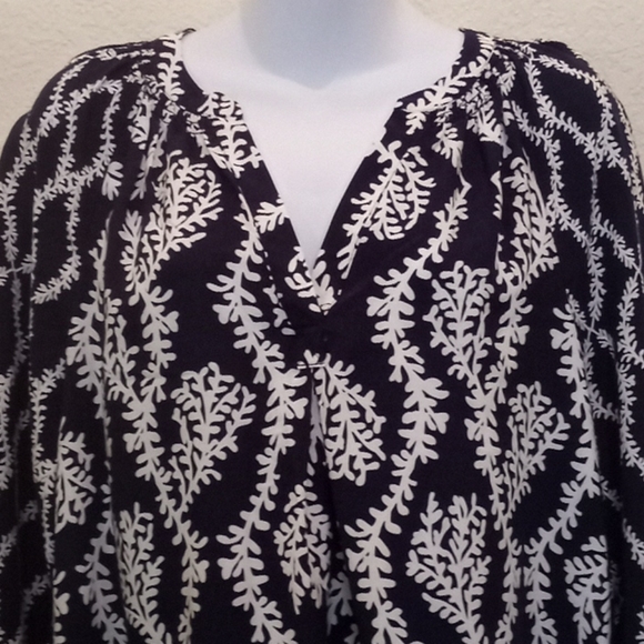 Crown & Ivy Printed Vines Blouse - Picture 4 of 12